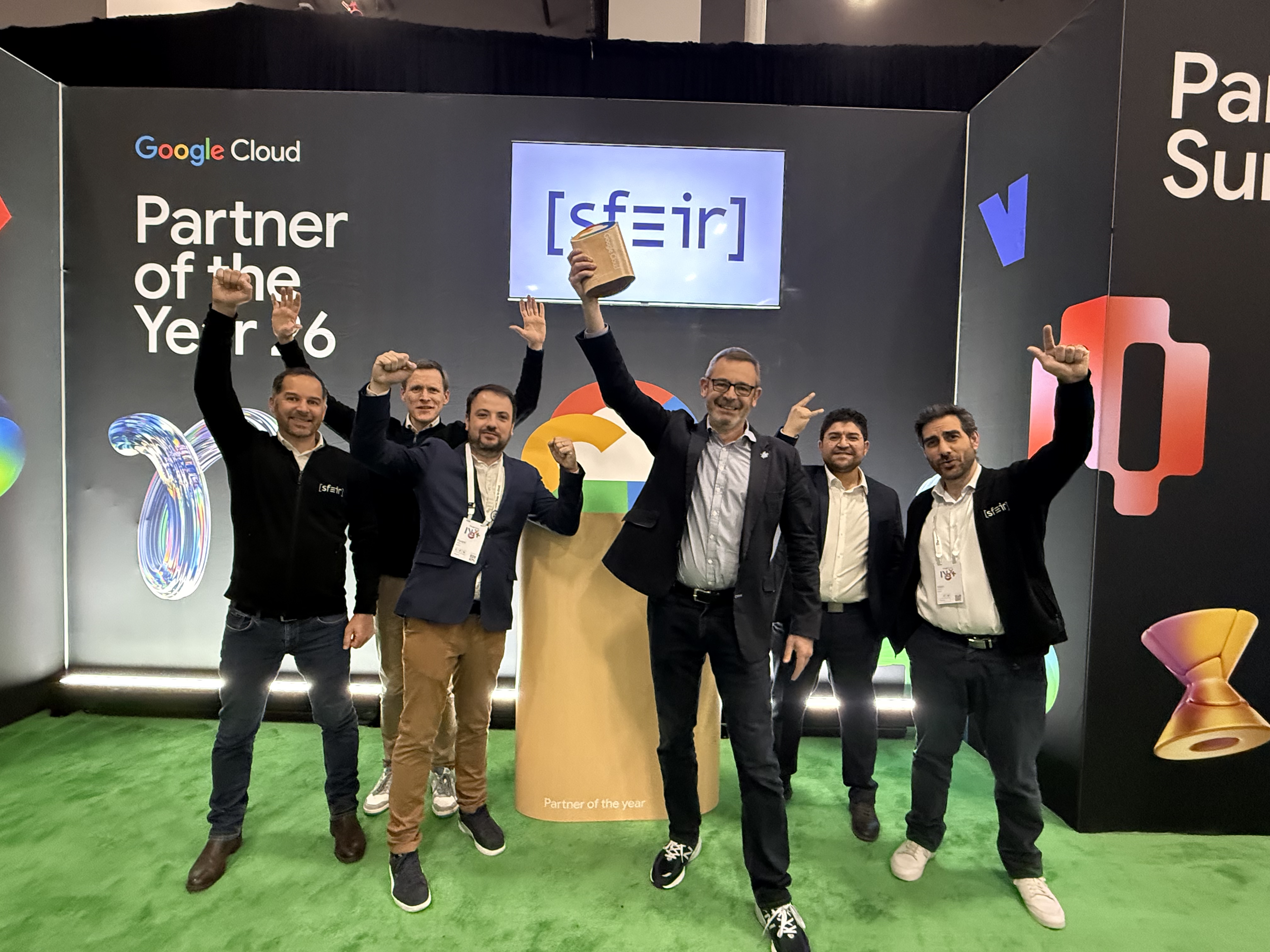 Les Sfeiriens présents à Google Cloud Next 26 à Las Vegas, recevant l'Award Google Cloud Partner of the Year - France
